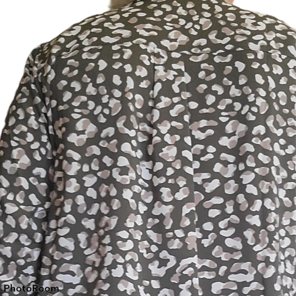 Motto Olive Leopard Print Button Down Size 10 - image 4